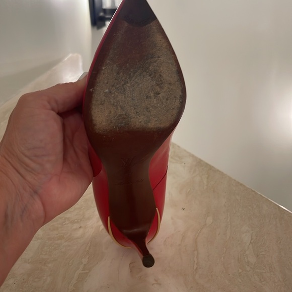 Louis Vuitton Pumps/Heels. Used. Size 37. Guaranteed Authentic - Picture 5 of 15